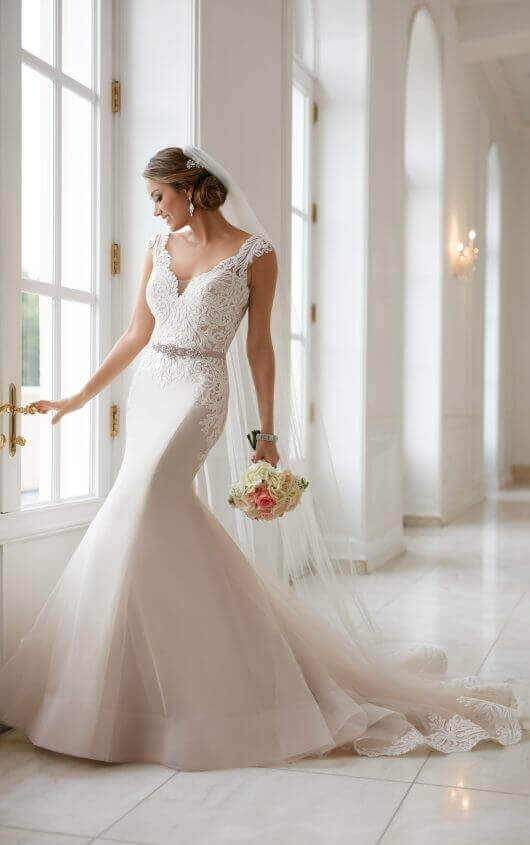 Curve-Hugging Trumpet Wedding Dress ...